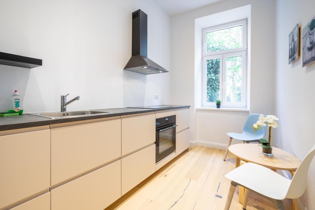Cottageviertel - Stilvolles Apartment In Parknahe Виена Екстериор снимка
