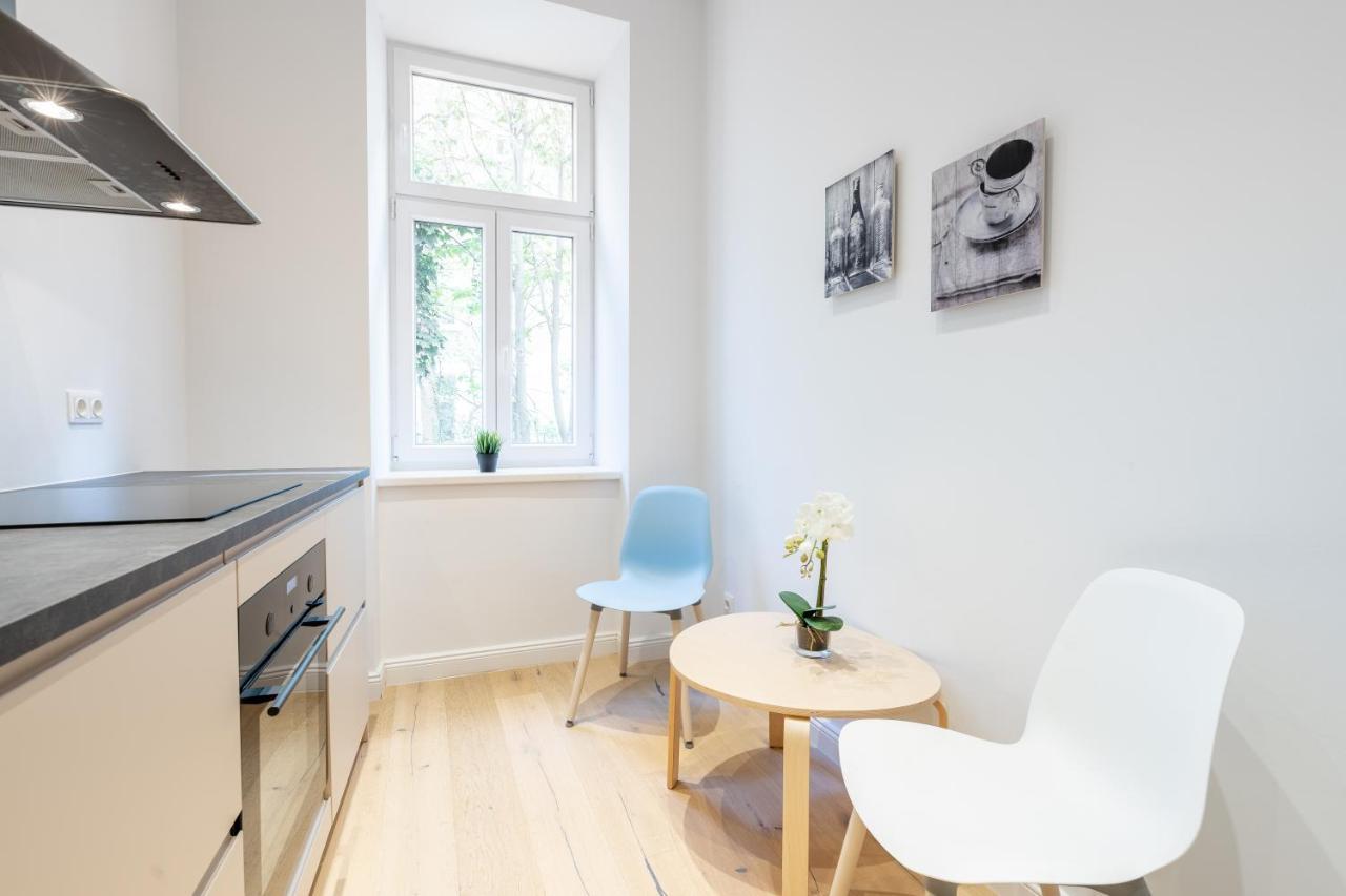 Cottageviertel - Stilvolles Apartment In Parknahe Виена Екстериор снимка